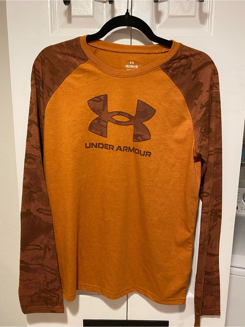 Under Armour Long-Sleeve Performance Tee Rust with Camouflage Sleeves boys YXL